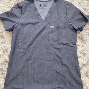 FIGS scrub top - in great condition